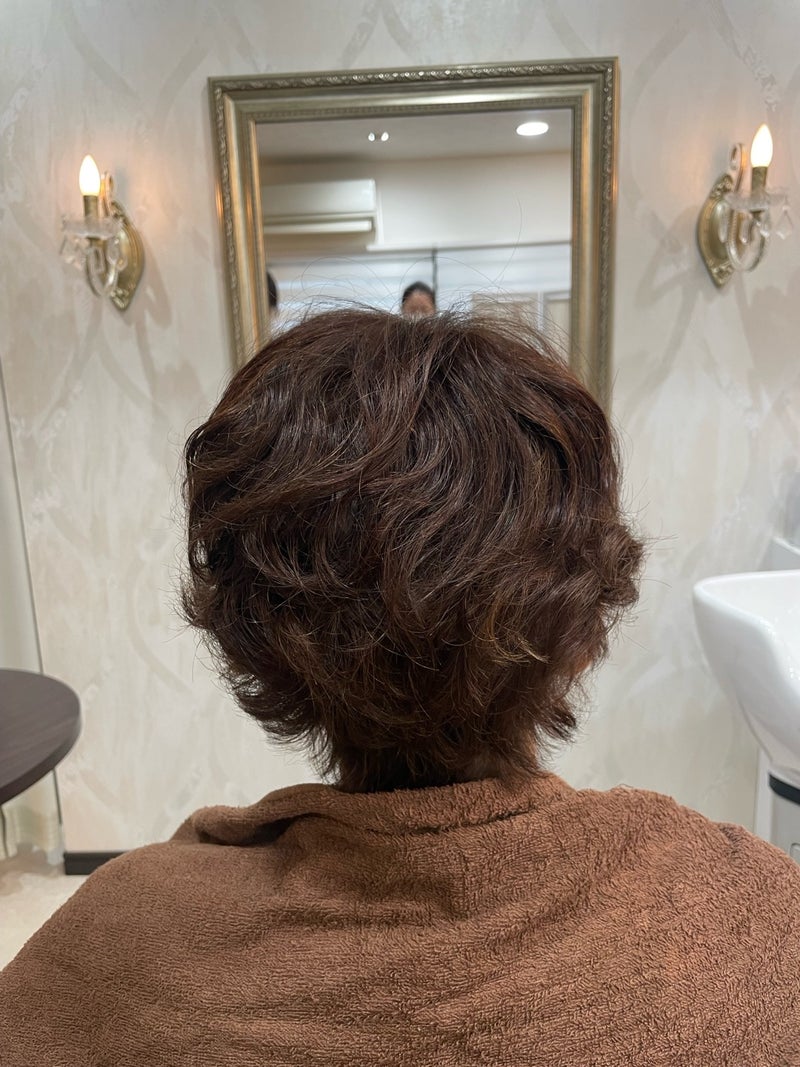 70代のお洒落なウィッグのお客様。「もっと早くピースガーデンを知っていれば良かった！」とおっしゃってくださいました。