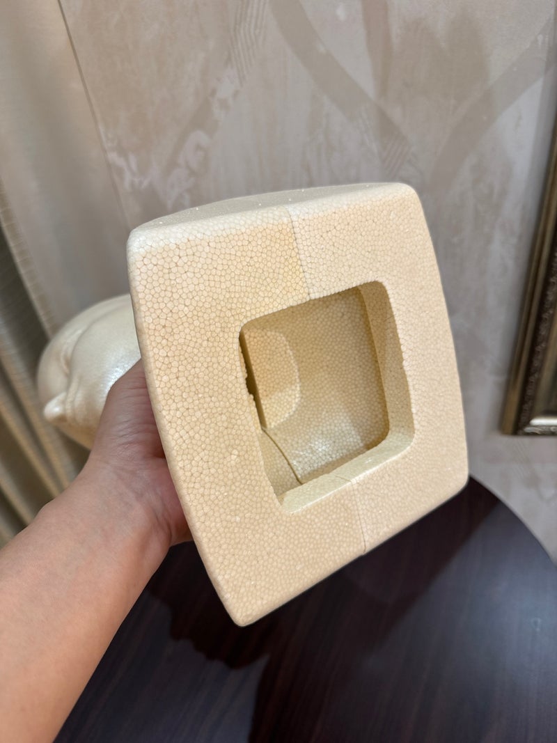 重りを入れられるDAISOマネキンヘッドの底面の空洞